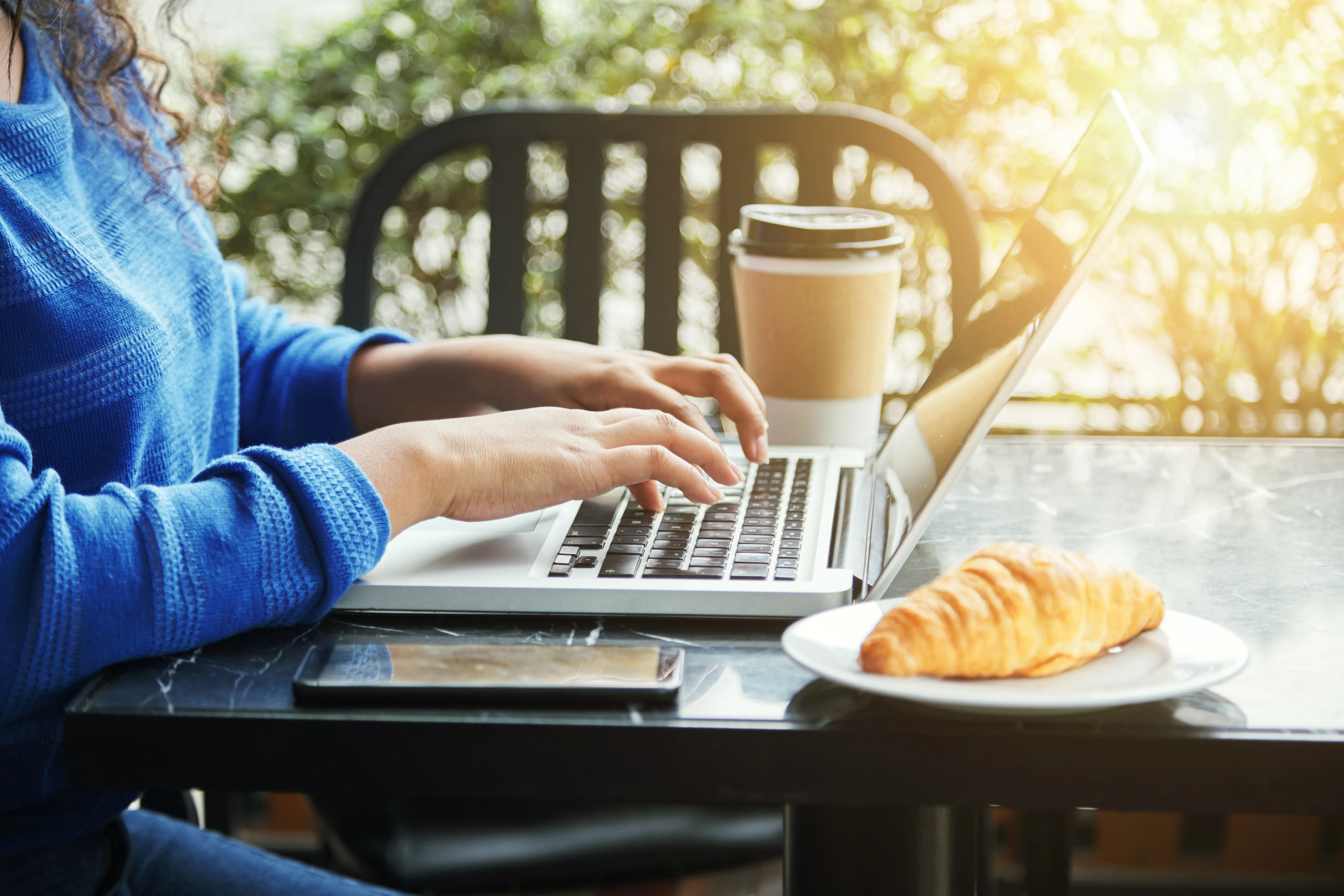 woman restaurant with her laptop coffee cup